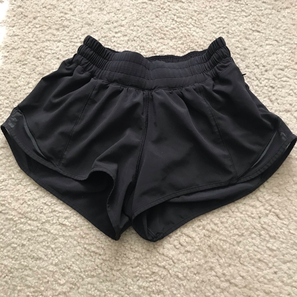 Lululemon Hotty Hot Low Rise Shorts 2.5”